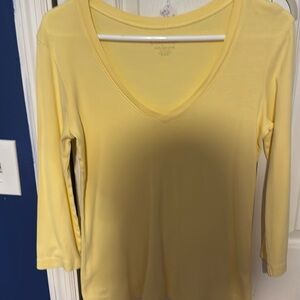 58.Lilly Pulitzer Yellow Pullover Flaw